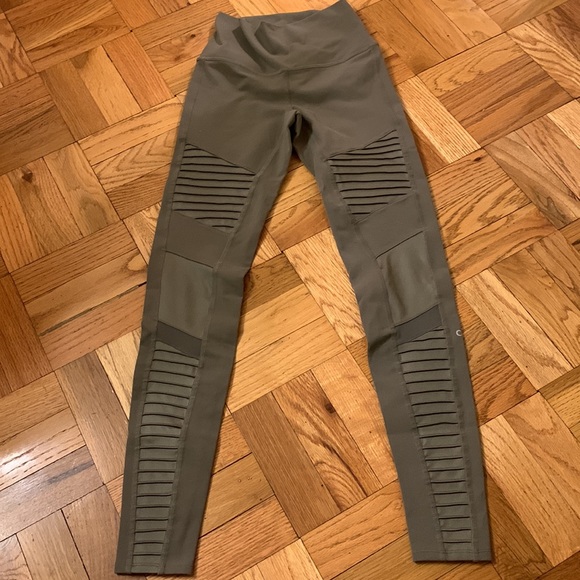 ALO Yoga Olive Green Leggings - Picture 2 of 10